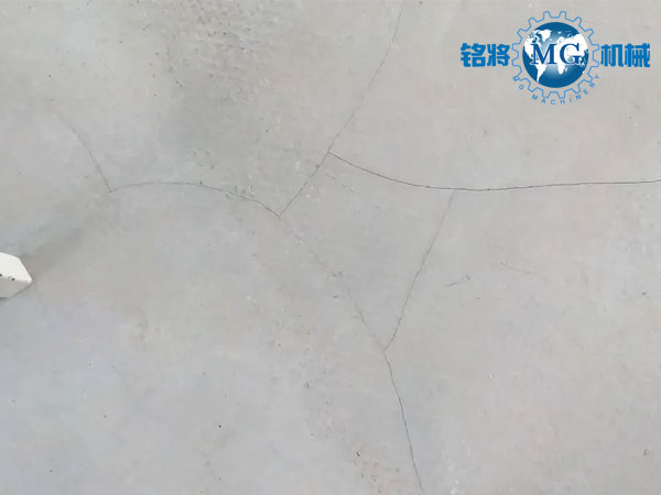都說石膏基自流平抗開裂，可為啥到處開裂？